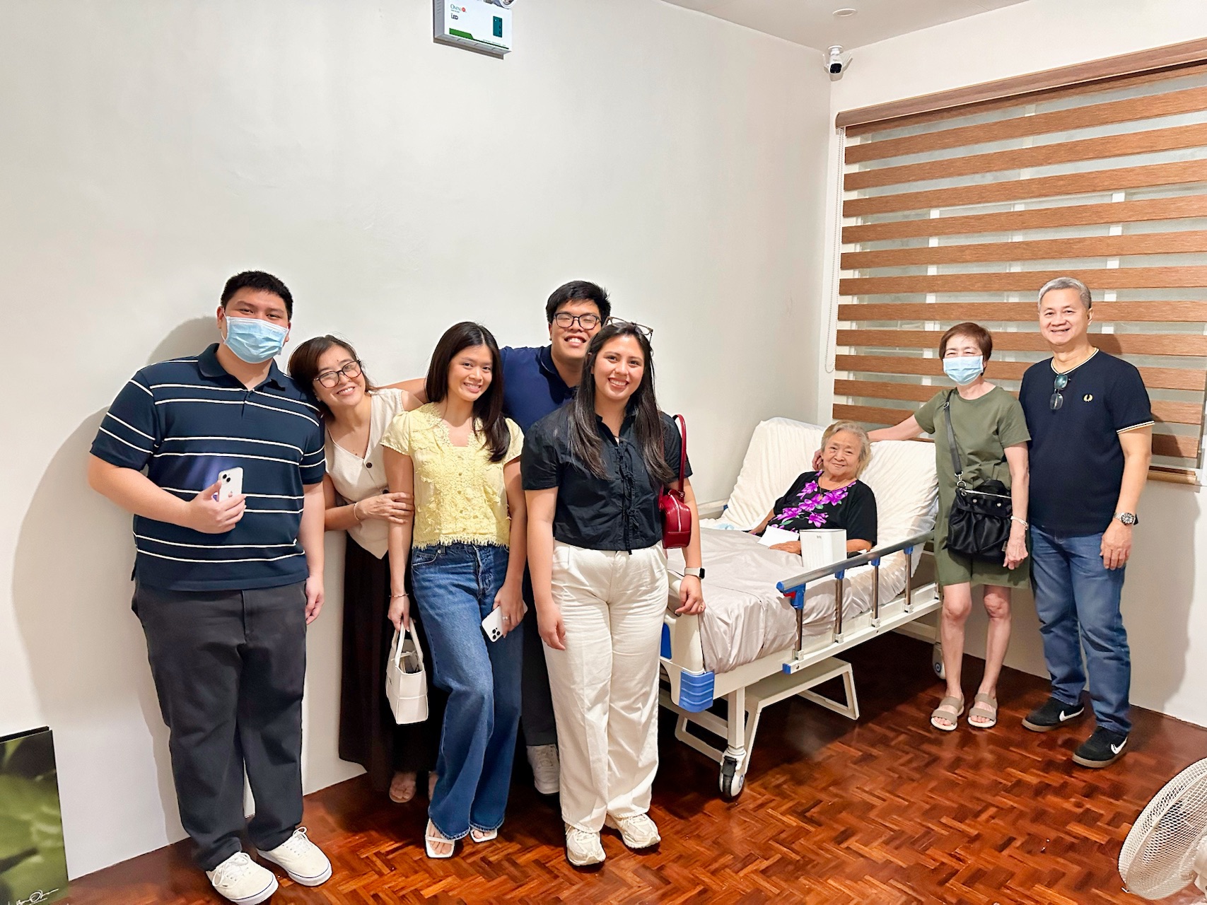 A family gathered around their lola at Seniors Living Well